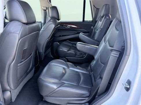 Used 2018 Cadillac Escalade Premium Luxury image 35