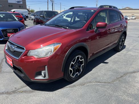 Used 2016 Subaru Crosstrek 2.0i Premium w/ Moonroof Package AWD/4WD image 2