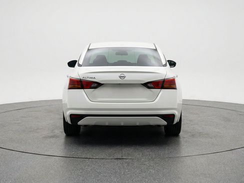 Used 2025 Nissan Altima 2.5 SV FWD image 7