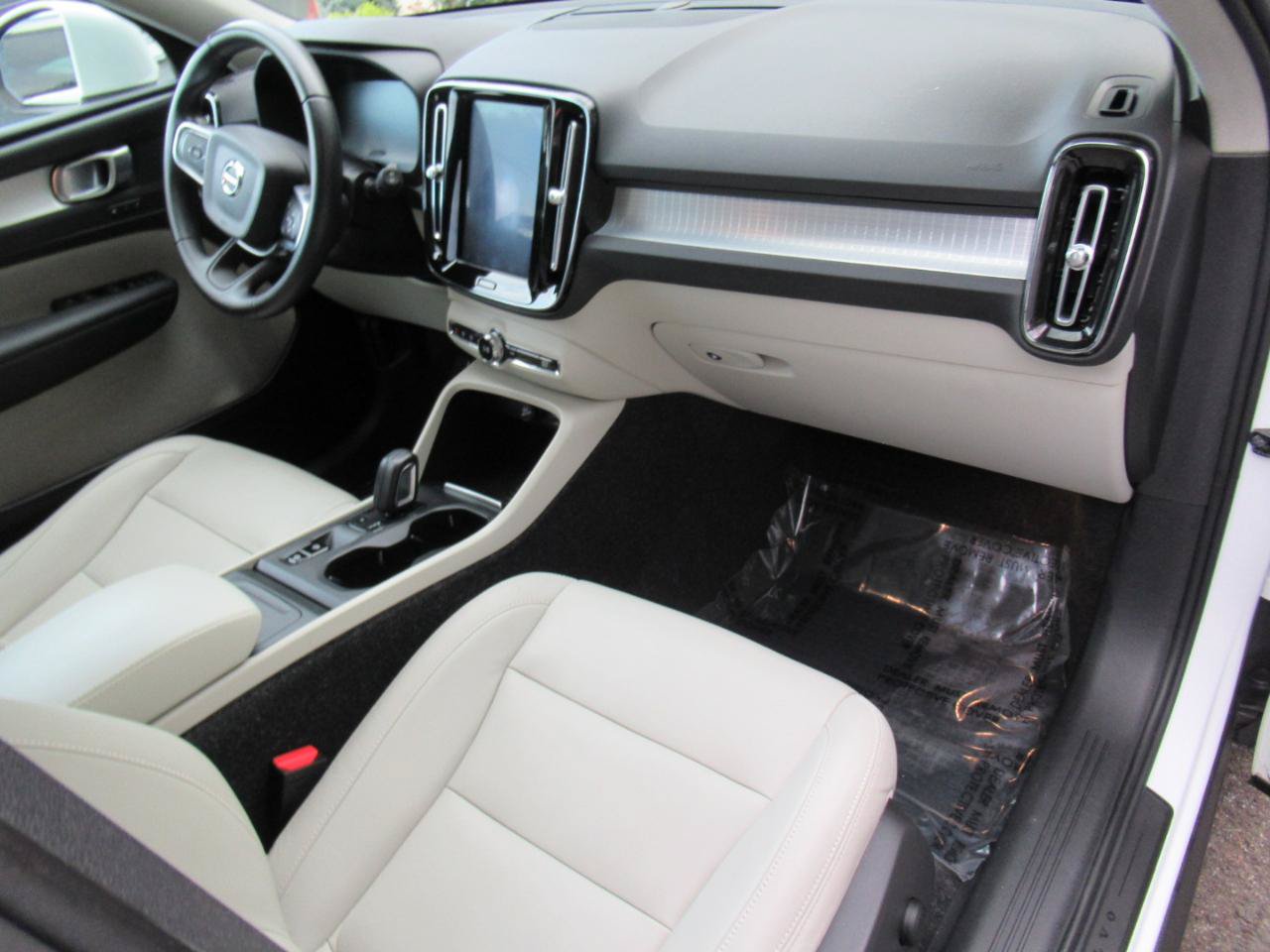Used 2019 Volvo XC40 T5 Momentum AWD/4WD image 22