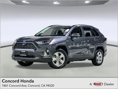 Used 2021 Toyota RAV4 XLE w/ Convenience Package image 1