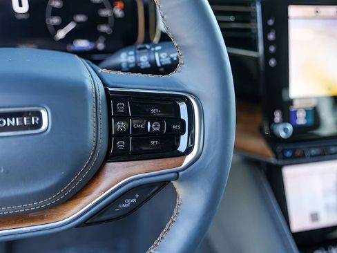 Used 2024 Jeep Grand Wagoneer Series III image 13