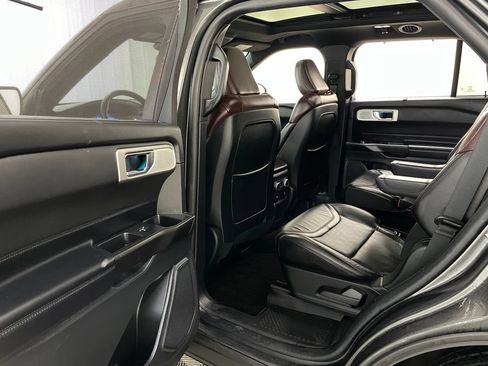 Used 2020 Ford Explorer Platinum w/ Premium Technology Package AWD/4WD image 47
