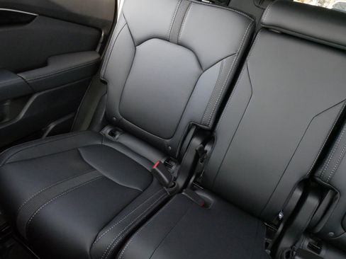 Certified 2025 Honda Pilot Touring image 12