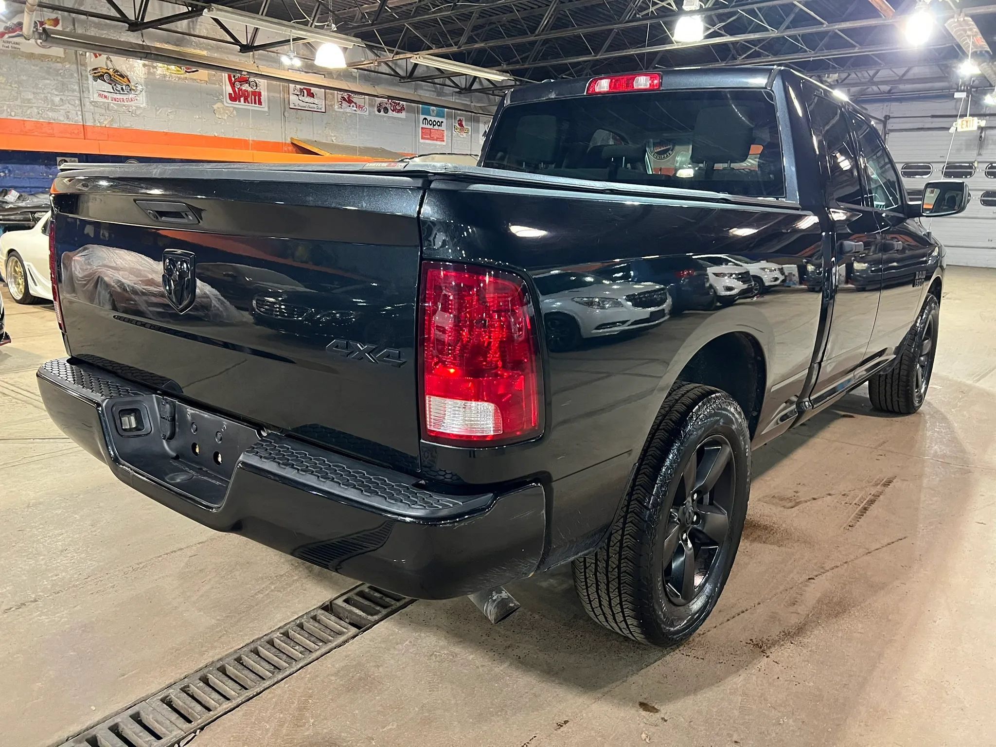 Used 2017 RAM 1500 Express w/ Black Ram 1500 Express Group AWD/4WD image 3