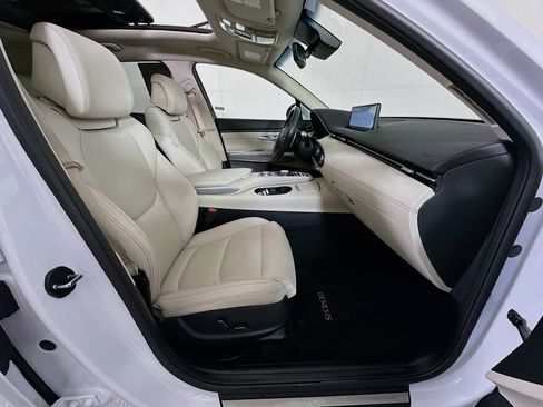 Used 2025 Genesis GV70 2.5T w/ Select Package image 32