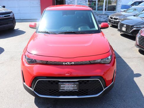Used 2023 Kia Soul LX w/ LX Technology Package FWD image 9