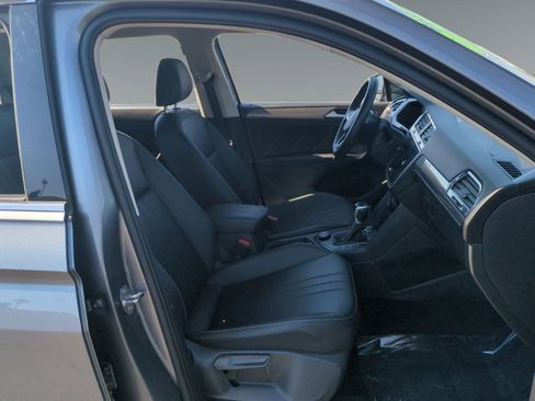 Used 2023 Volkswagen Tiguan SE image 15