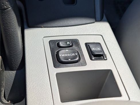 Used 2011 Toyota RAV4 4WD image 27