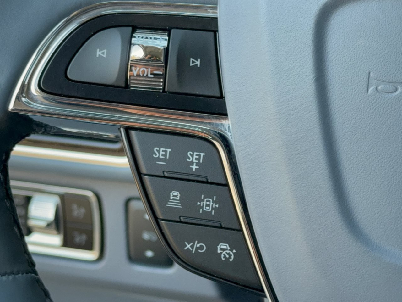 Used 2023 Lincoln Navigator L Black Label AWD/4WD image 18