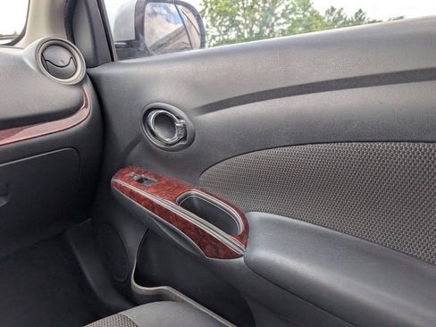 Used 2013 Nissan Versa SV FWD image 32