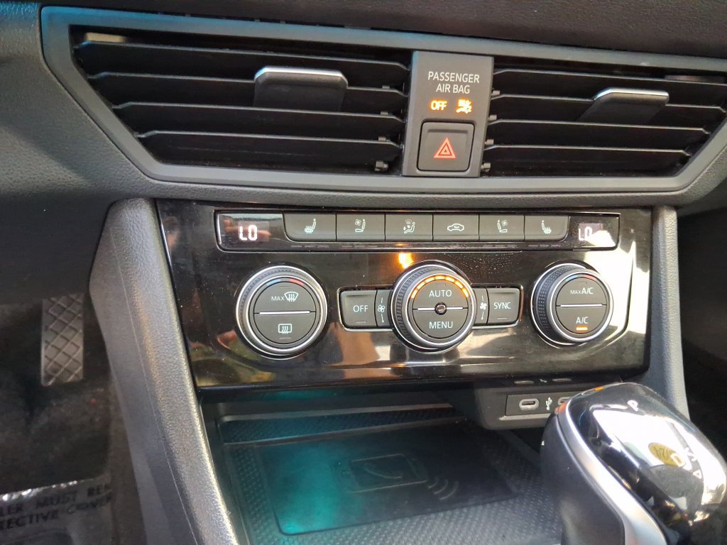 Certified 2024 Volkswagen Jetta SEL FWD image 23
