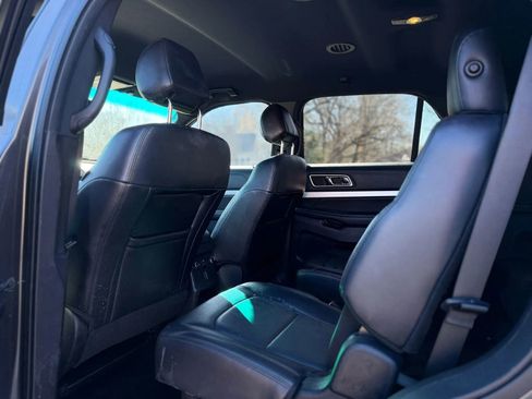 Used 2016 Ford Explorer XLT w/ Equipment Group 202A FWD image 11
