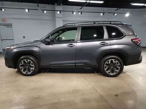 Used 2025 Subaru Forester Premium w/ Convenience Package #1 AWD/4WD image 4