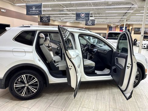 Used 2018 Volkswagen Tiguan SEL image 12