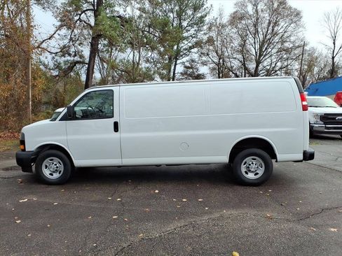 Used 2019 Chevrolet Express 2500 Extended w/ Driver Convenience Package RWD image 10