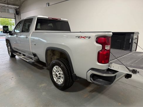 Used 2022 Chevrolet Silverado 2500 LT w/ Convenience Package AWD/4WD image 4