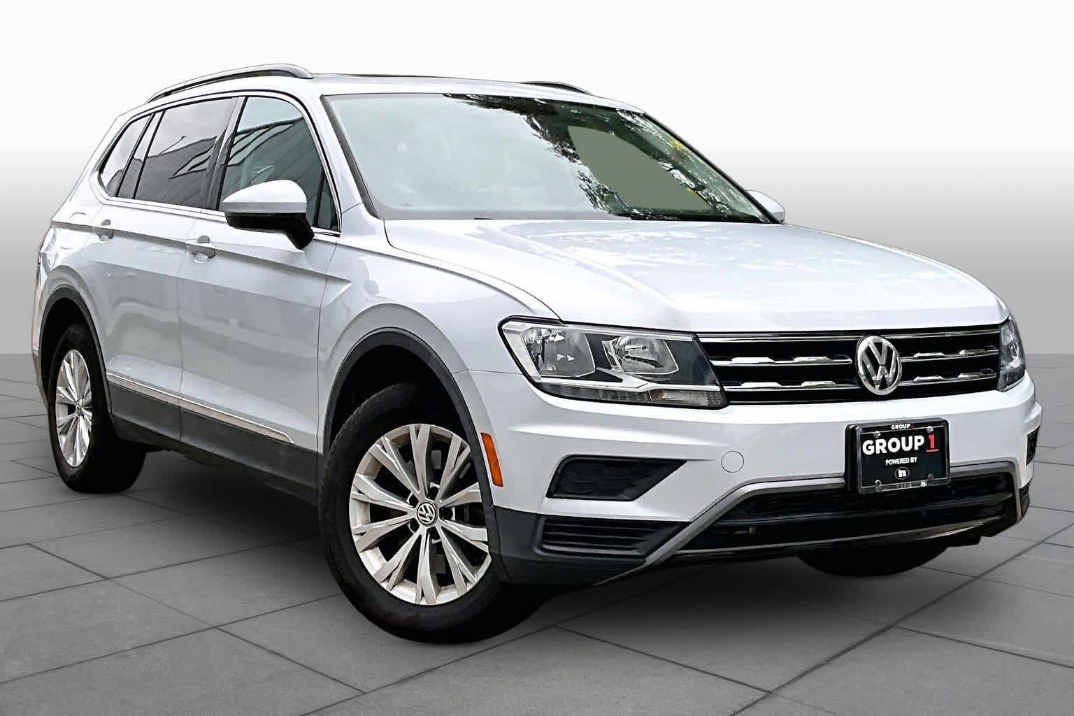 Used 2018 Volkswagen Tiguan SE w/ Panoramic Sunroof Package AWD/4WD image 3
