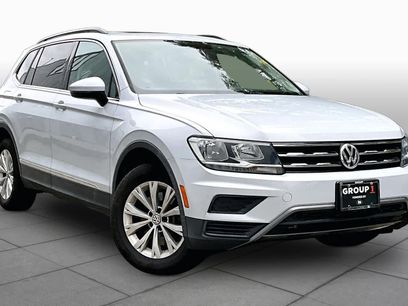 Used 2018 Volkswagen Tiguan SE w/ Panoramic Sunroof Package