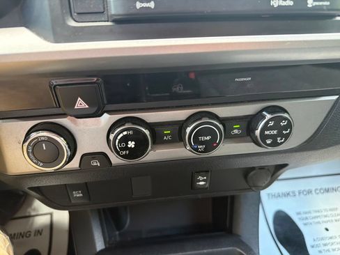 Used 2017 Toyota Tacoma SR5 w/ SR5 Appearance Package (SM) AWD/4WD image 24