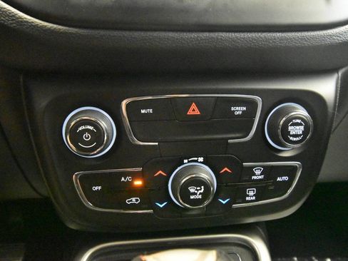 Used 2019 Jeep Compass Latitude w/ Popular Equipment Group AWD/4WD image 23