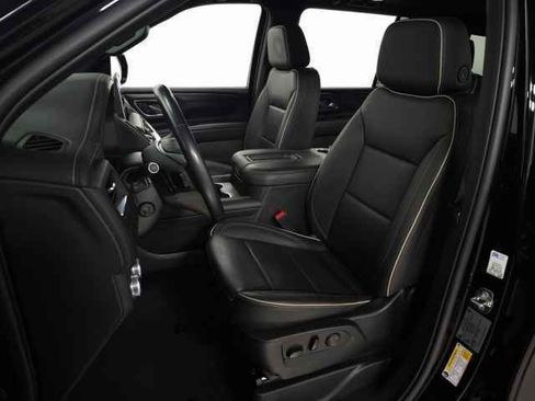 Used 2022 GMC Yukon XL SLT w/ SLT Premium Package image 20