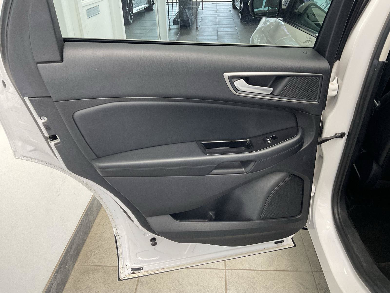 Used 2017 Ford Edge SEL w/ Equipment Group 201A AWD/4WD image 11