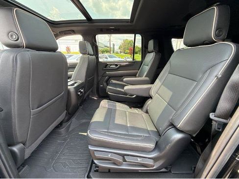Used 2025 GMC Yukon XL Elevation w/ Technology Package AWD/4WD image 18
