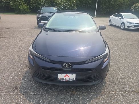 Used 2023 Toyota Corolla LE FWD image 2