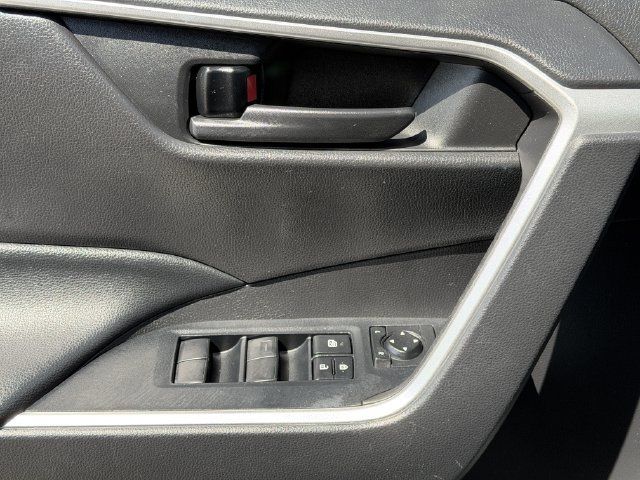 Used 2021 Toyota RAV4 LE FWD image 21
