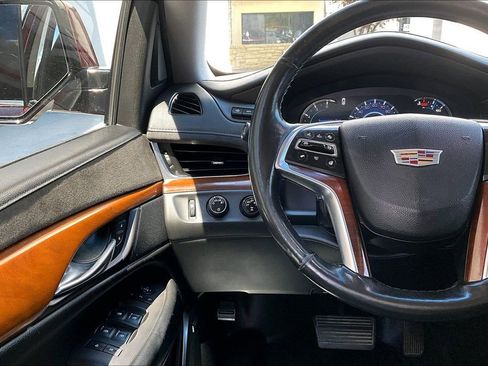 Used 2016 Cadillac Escalade Luxury AWD/4WD image 12