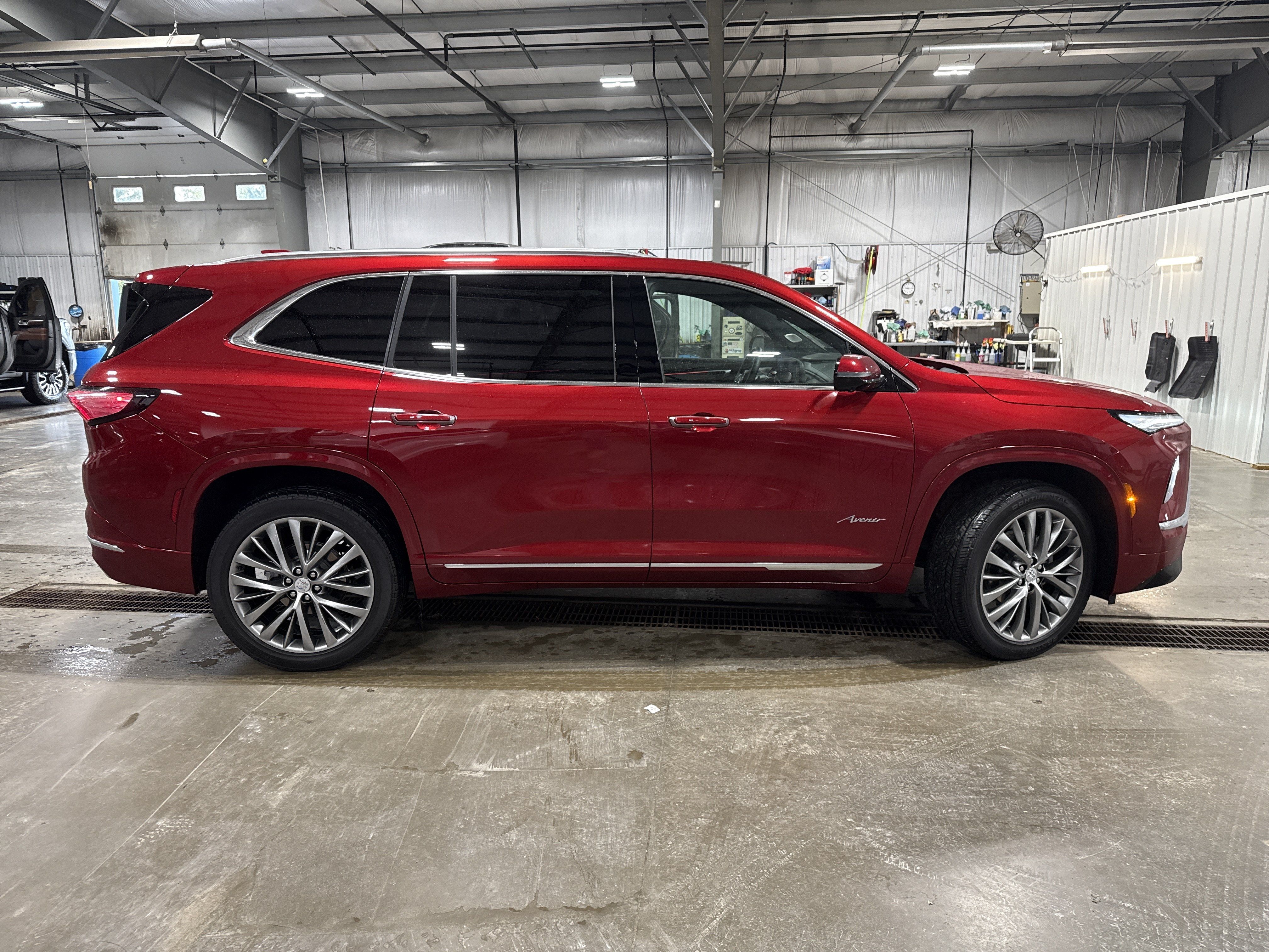Used 2026 Buick Enclave Avenir w/ Super Cruise Package AWD/4WD image 2