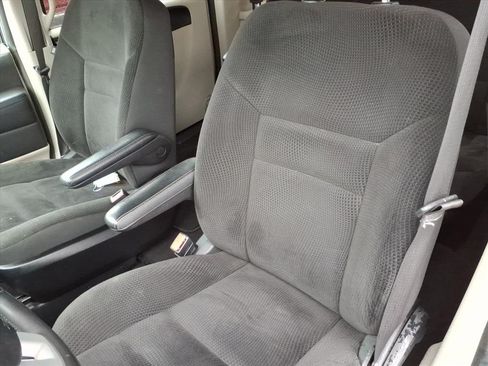 Used 2018 Dodge Grand Caravan SE w/ UConnect Hands-Free Group FWD image 17