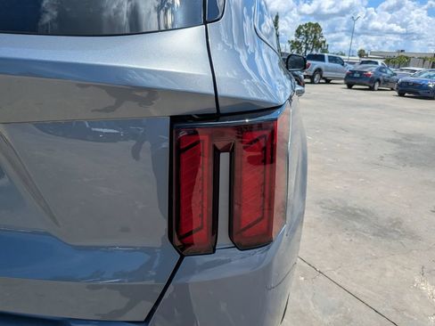 Certified 2025 Kia Sorento S FWD image 11