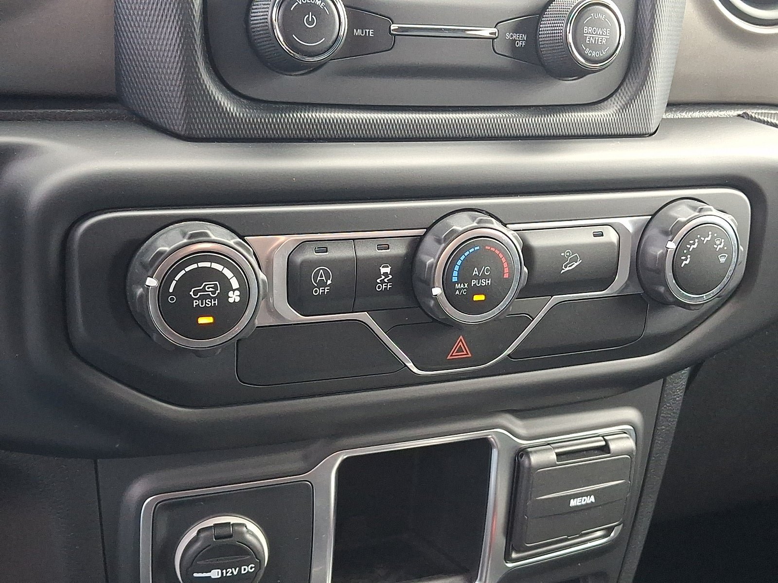 Used 2018 Jeep Wrangler Sport AWD/4WD image 15