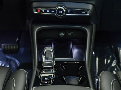 Certified 2025 Volvo XC40 B5 Ultra w/ Climate Package image 15