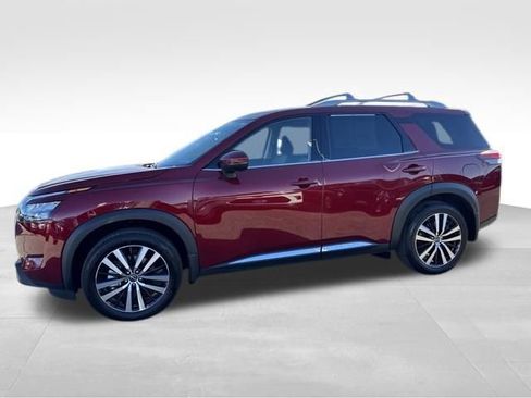 Used 2025 Nissan Pathfinder Platinum w/ Cargo Package image 2