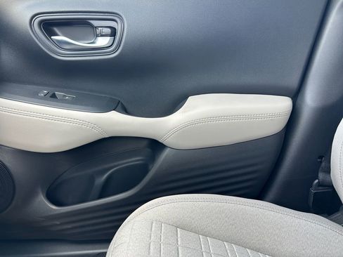 New 2026 Honda HR-V LX image 9