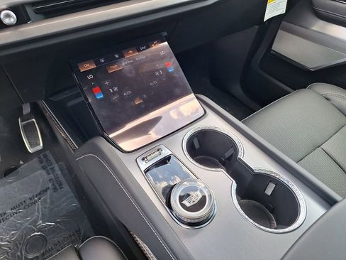 New 2026 Cadillac Vistiq Luxury image 10