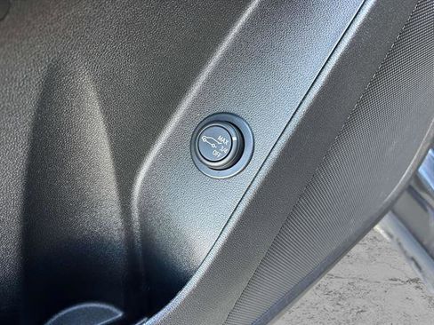 Used 2022 Chevrolet Equinox LT image 18