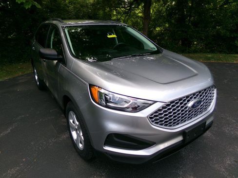 Used 2023 Ford Edge SE AWD/4WD image 2