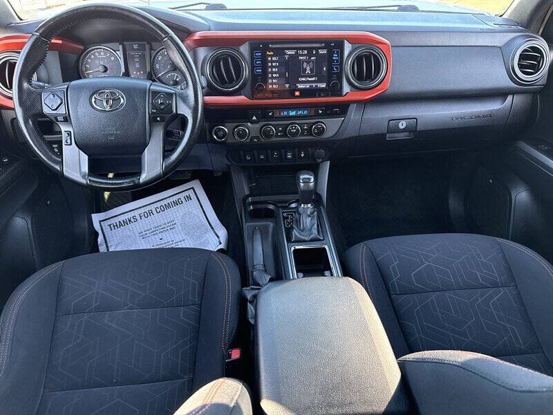 Used 2016 Toyota Tacoma TRD Sport AWD/4WD image 24
