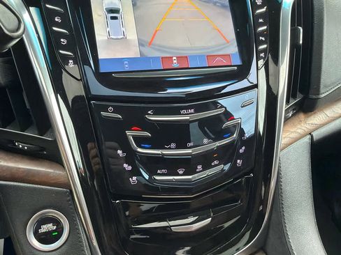 Used 2017 Cadillac Escalade Premium Luxury RWD image 18