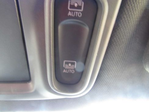 Used 2025 Chrysler Pacifica Limited FWD image 20