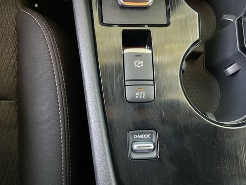 Used 2025 Nissan Rogue SV FWD image 21