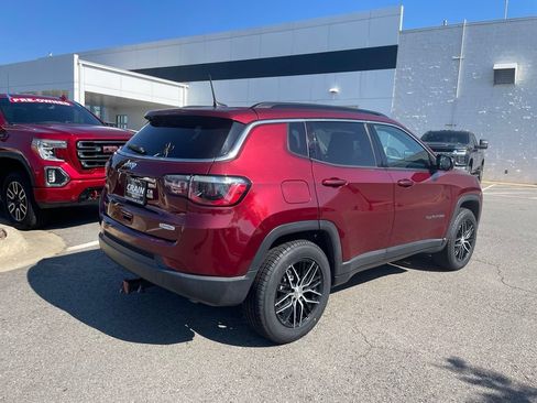 Used 2022 Jeep Compass Latitude w/ Convenience Group AWD/4WD image 7