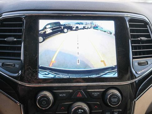 Used 2021 Jeep Grand Cherokee Limited AWD/4WD image 25