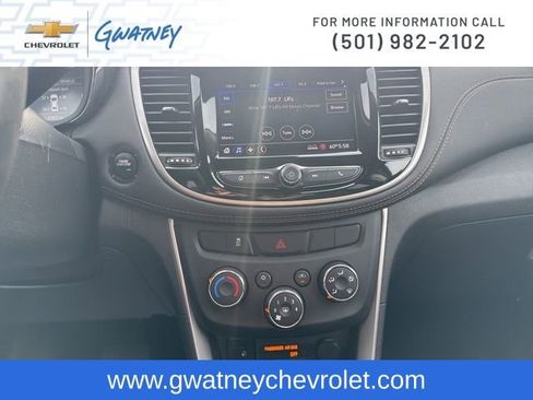 Used 2022 Chevrolet Trax LT w/ LT Convenience Package AWD/4WD image 17
