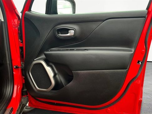 Used 2022 Jeep Renegade Latitude image 23