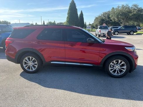 Used 2024 Ford Explorer XLT w/ Equipment Group 202A RWD image 4